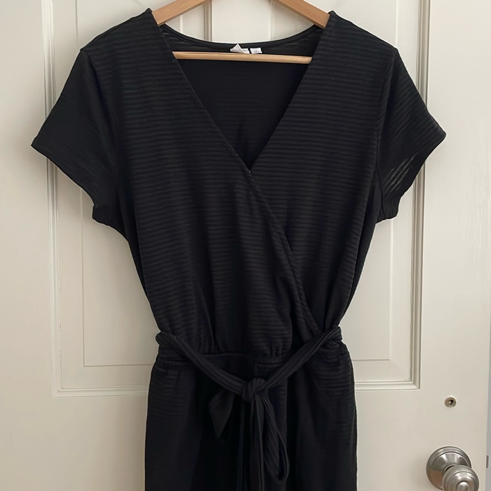 GAP Black V-Neck Jumpsuit with Tie Waist - Picture 2 of 4